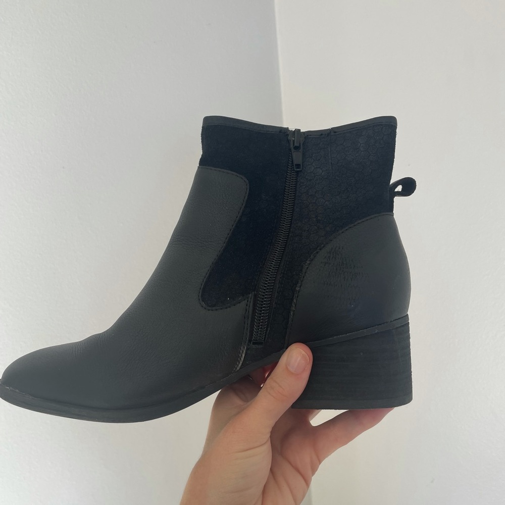 Dr. Scholls Black Booties - Picture 5 of 8